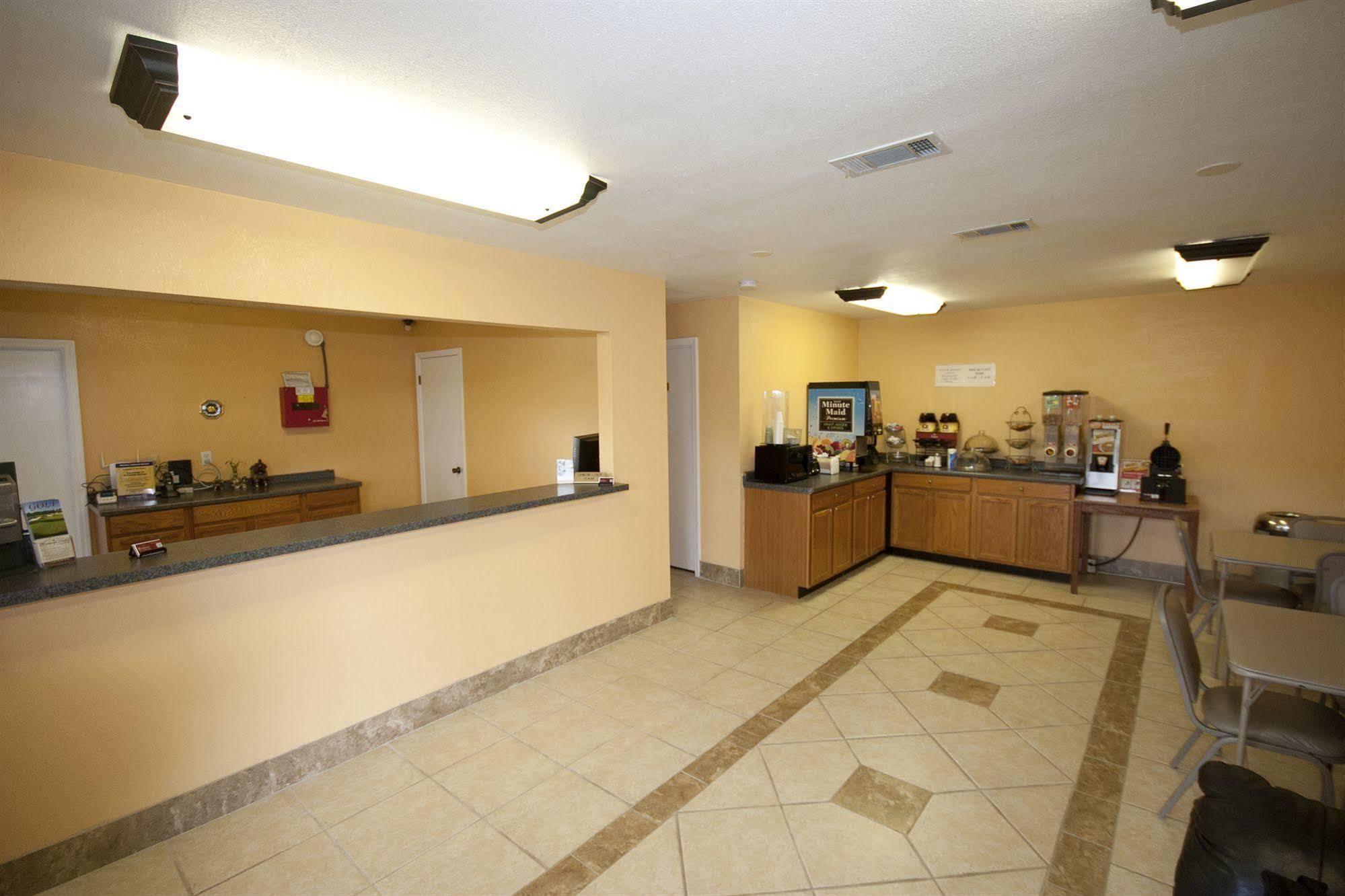 Days Inn By Wyndham דהפוניאק ספרינגס מראה חיצוני תמונה